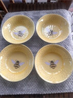 Citrus Grove Yellow Bee melamine Serving Bowls - Set of 4 by